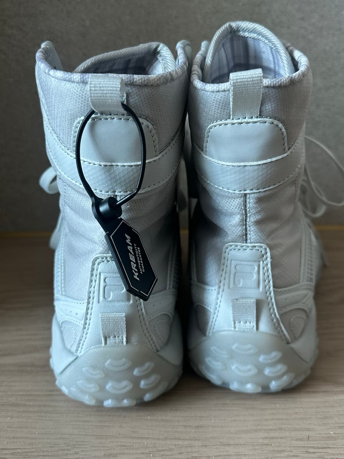 오호스 휠라 에샤페 미드 230 상품이미지2