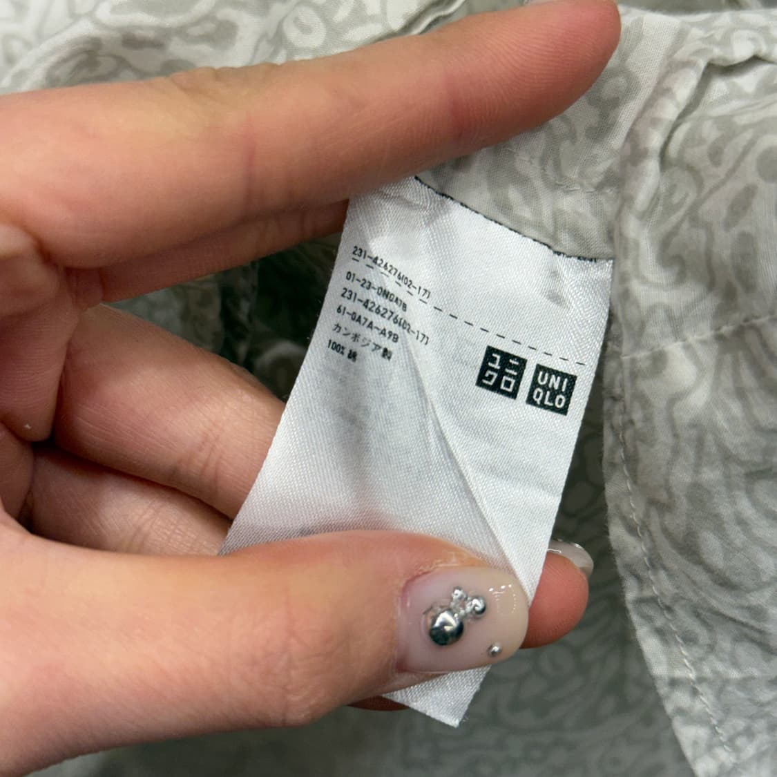 안나수이 유니클로 콜라보 블라우스 셔링 소매 디테일 라운드넥 아이보리 상품이미지8