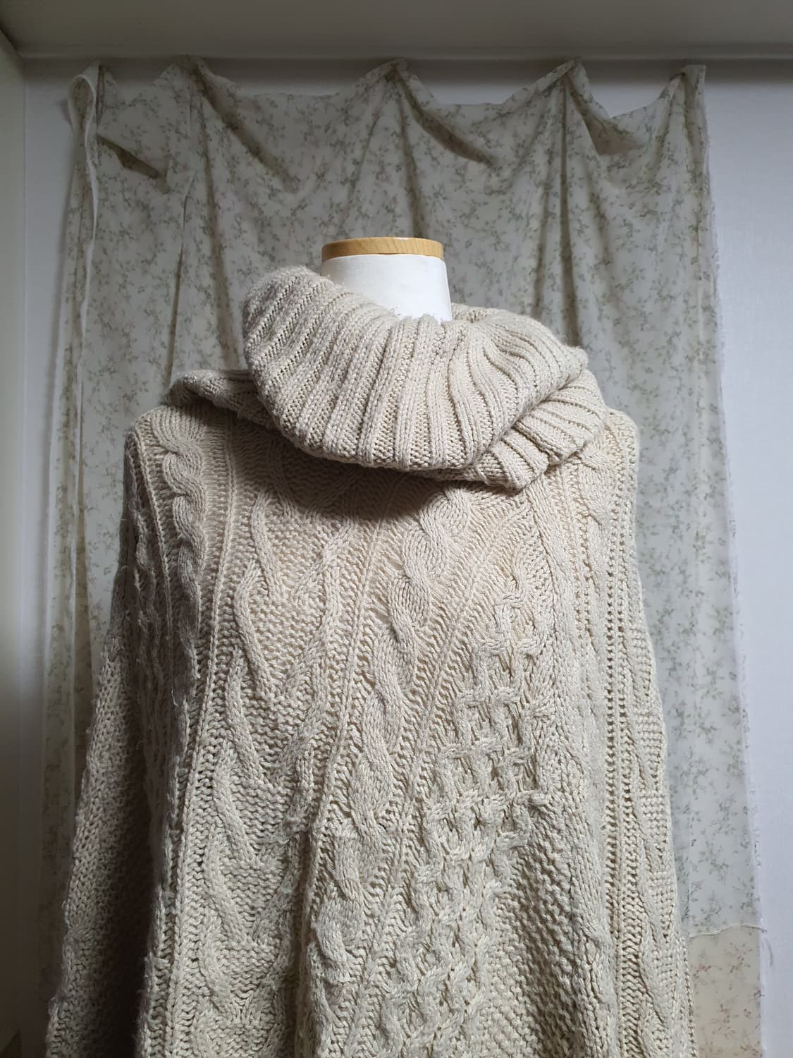 [모리걸] 달천깔 케이블 니트 숄 판초 아이보리 상품이미지2