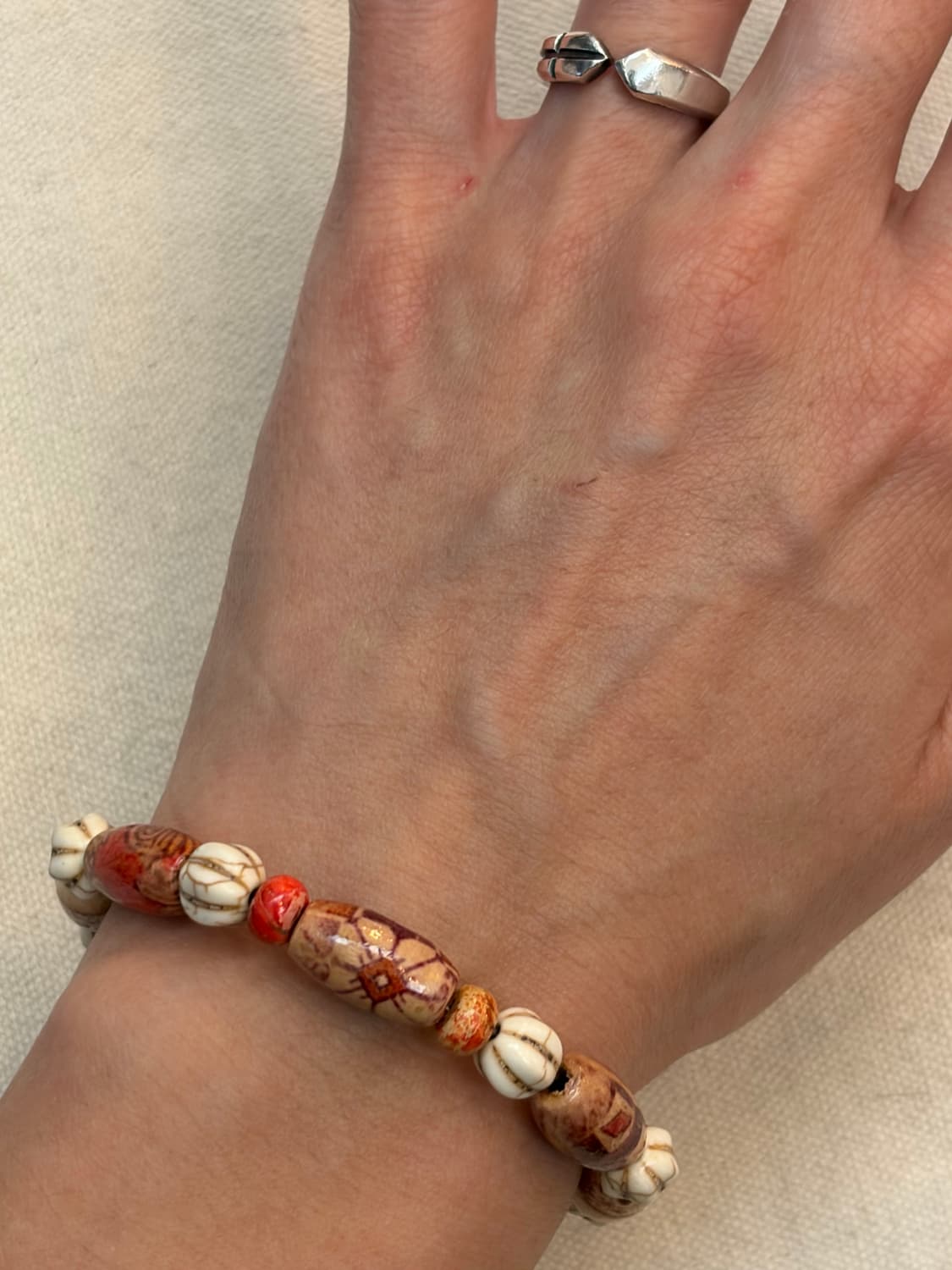 빈티지 패턴 비즈 팔찌 · 써지컬 고리 마감 상품이미지2