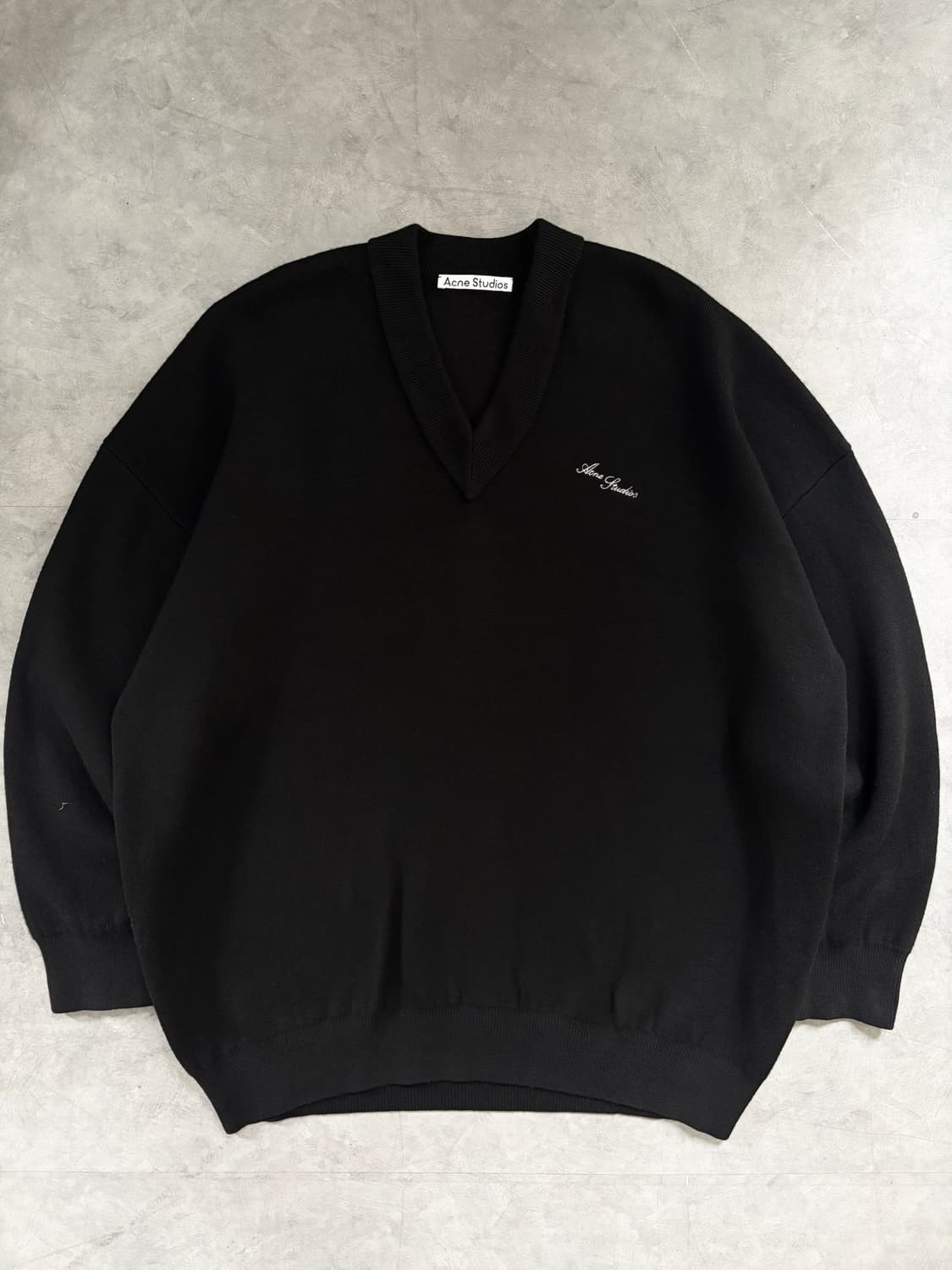 Acne Studio 아크네 스튜디오 블랙 브이넥 니트  상품이미지1