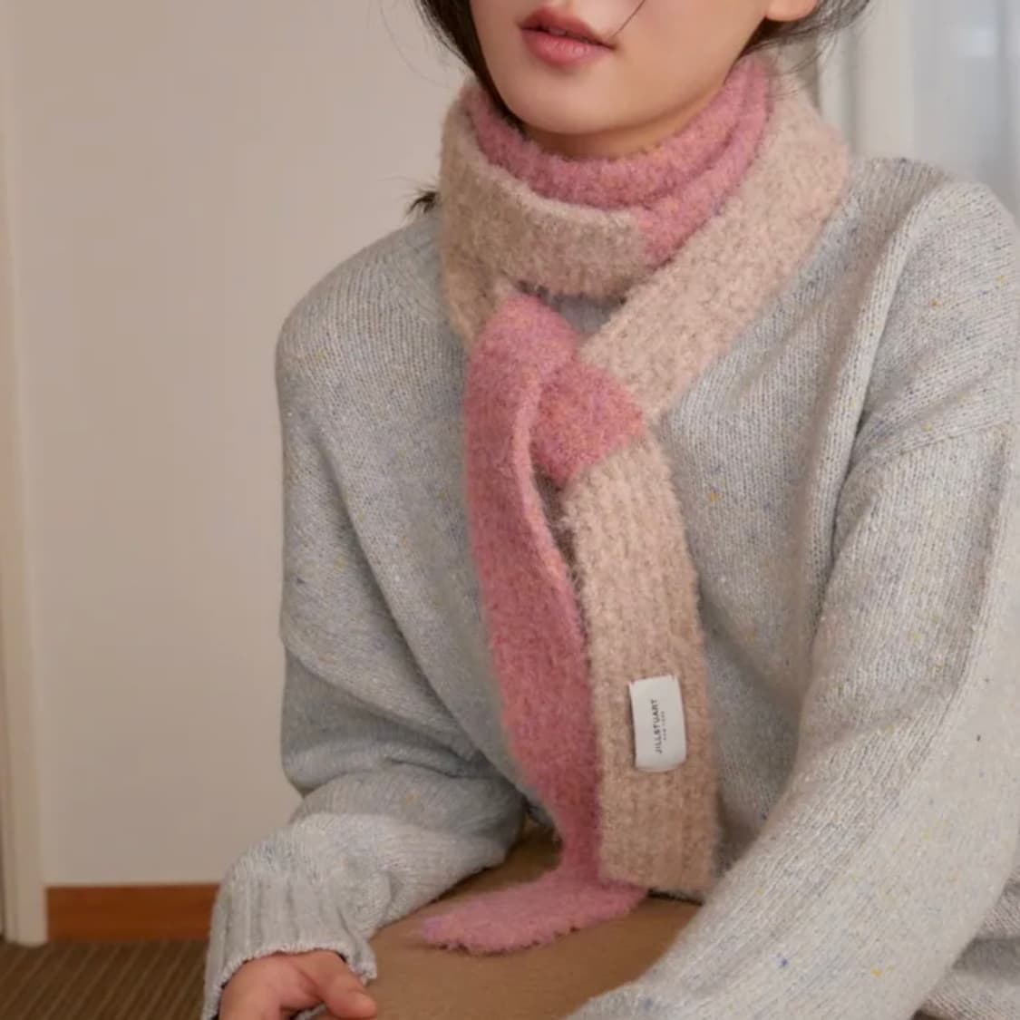 질스튜어트 배색 니트 슬림 롱 머플러 상품이미지4