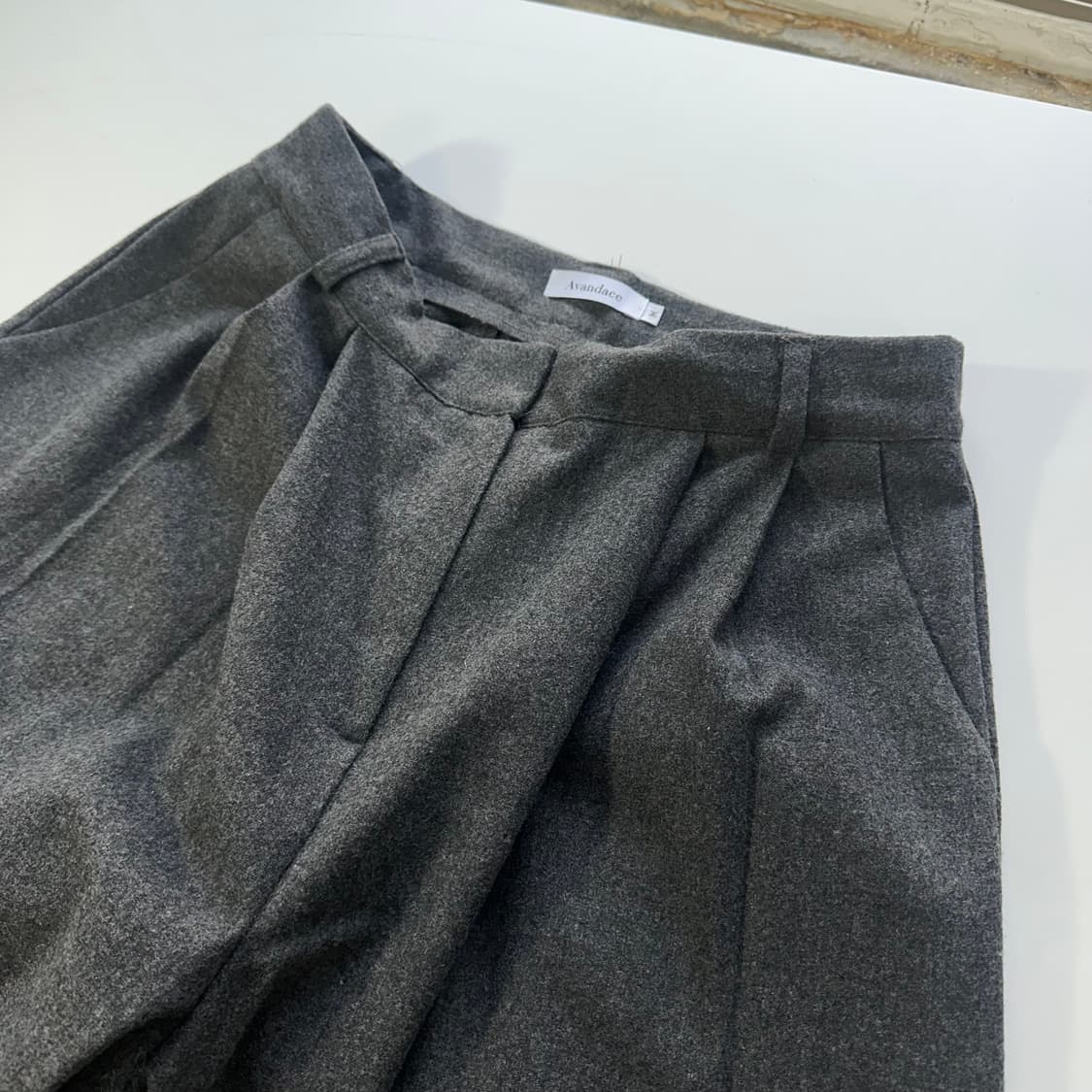 M 어반더스 챠콜 하이웨스트 와이드핏 투턱 울슬랙스 상품이미지1