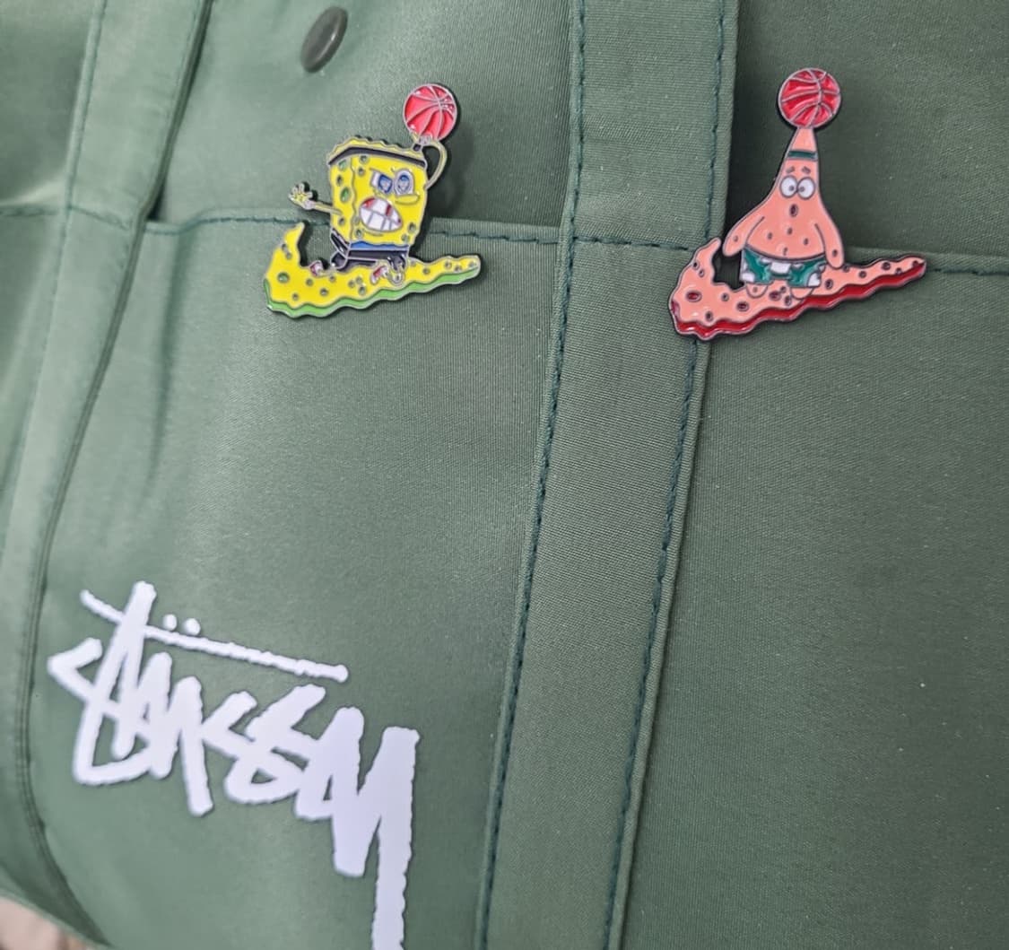 (새상품) 스폰지밥 뚱이 나이키 핀뱃지 브로치 상품이미지3