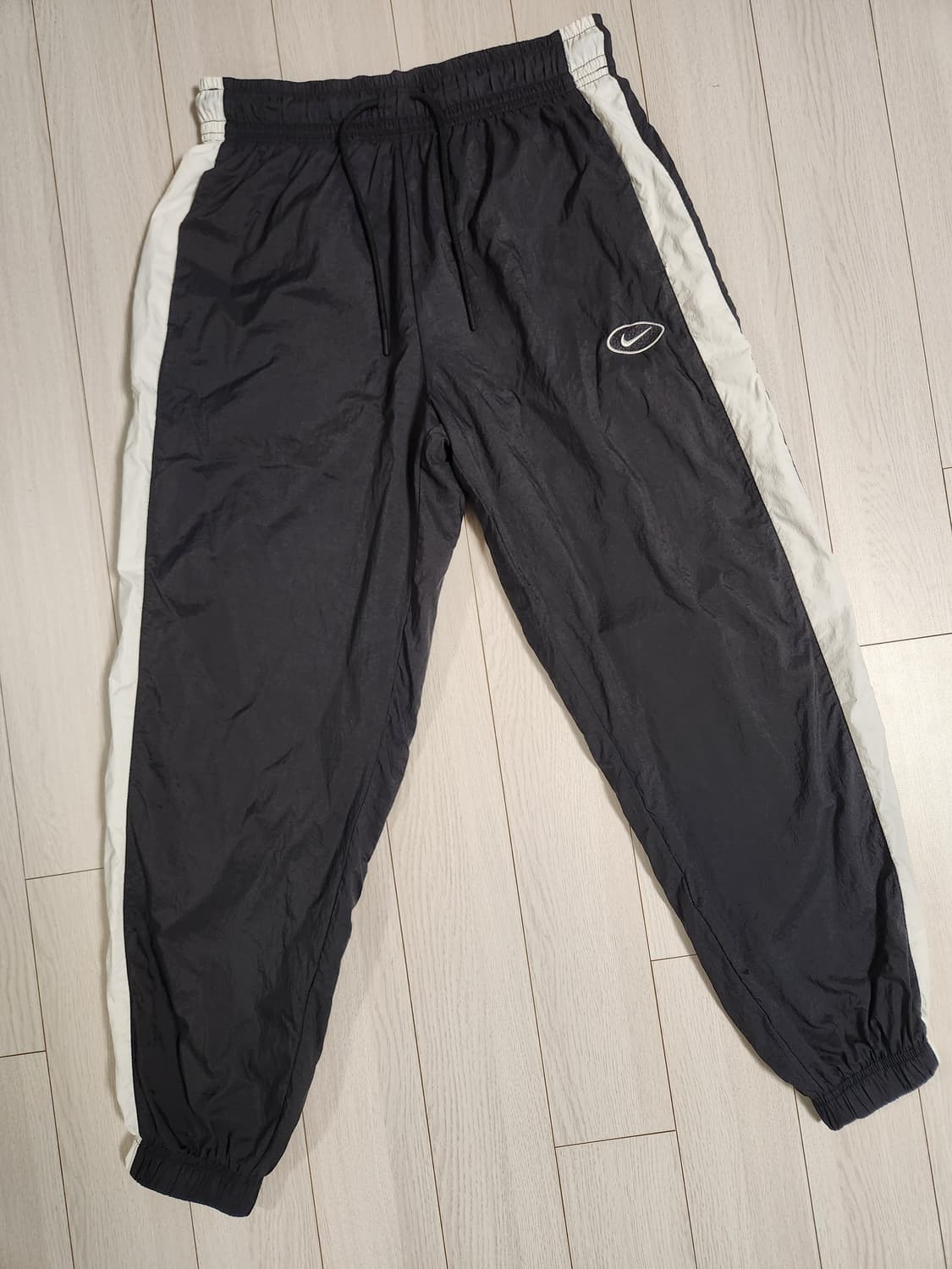 나이키 우먼스 우븐 트레이닝 조거팬츠 사이즈s

여러 중고사이트에도 같이 상품이미지1