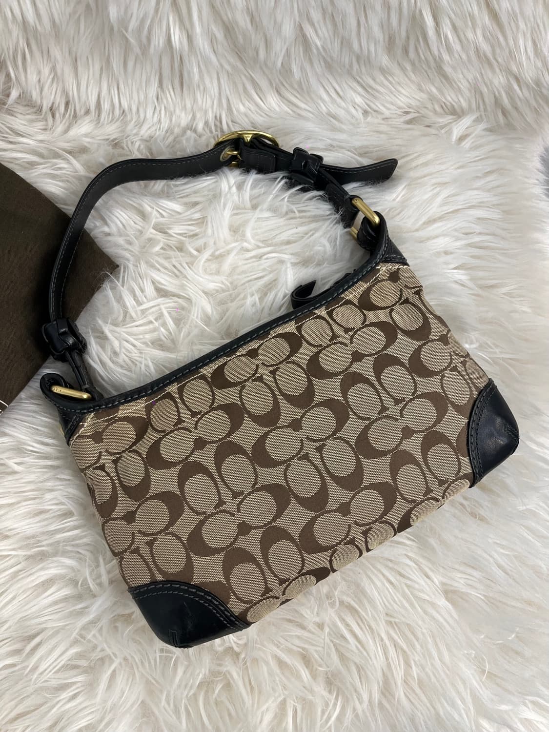 Coach Basic Black Shoulder Bag 상품이미지3