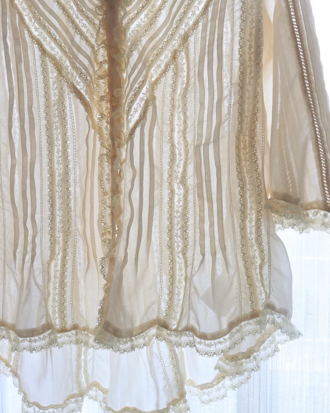 [Ray Beams] Lace Pintuck Frill Blouse 상품이미지10