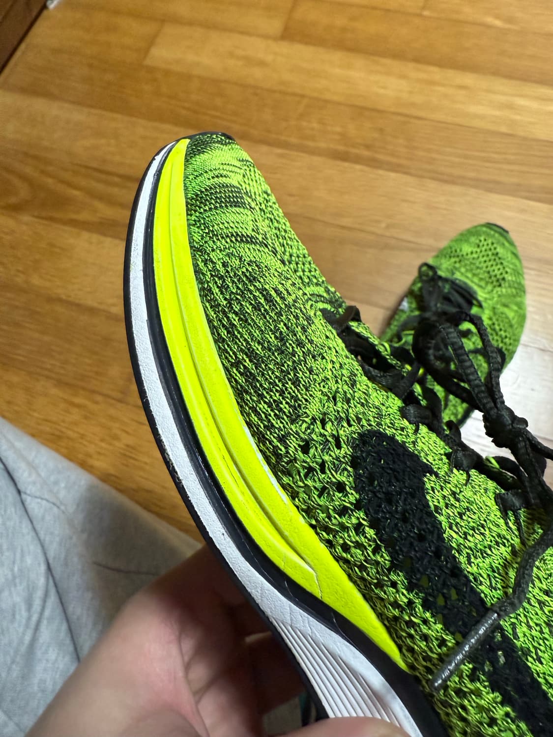 255 나이키 플라이니트 레이서 볼트 상품이미지7