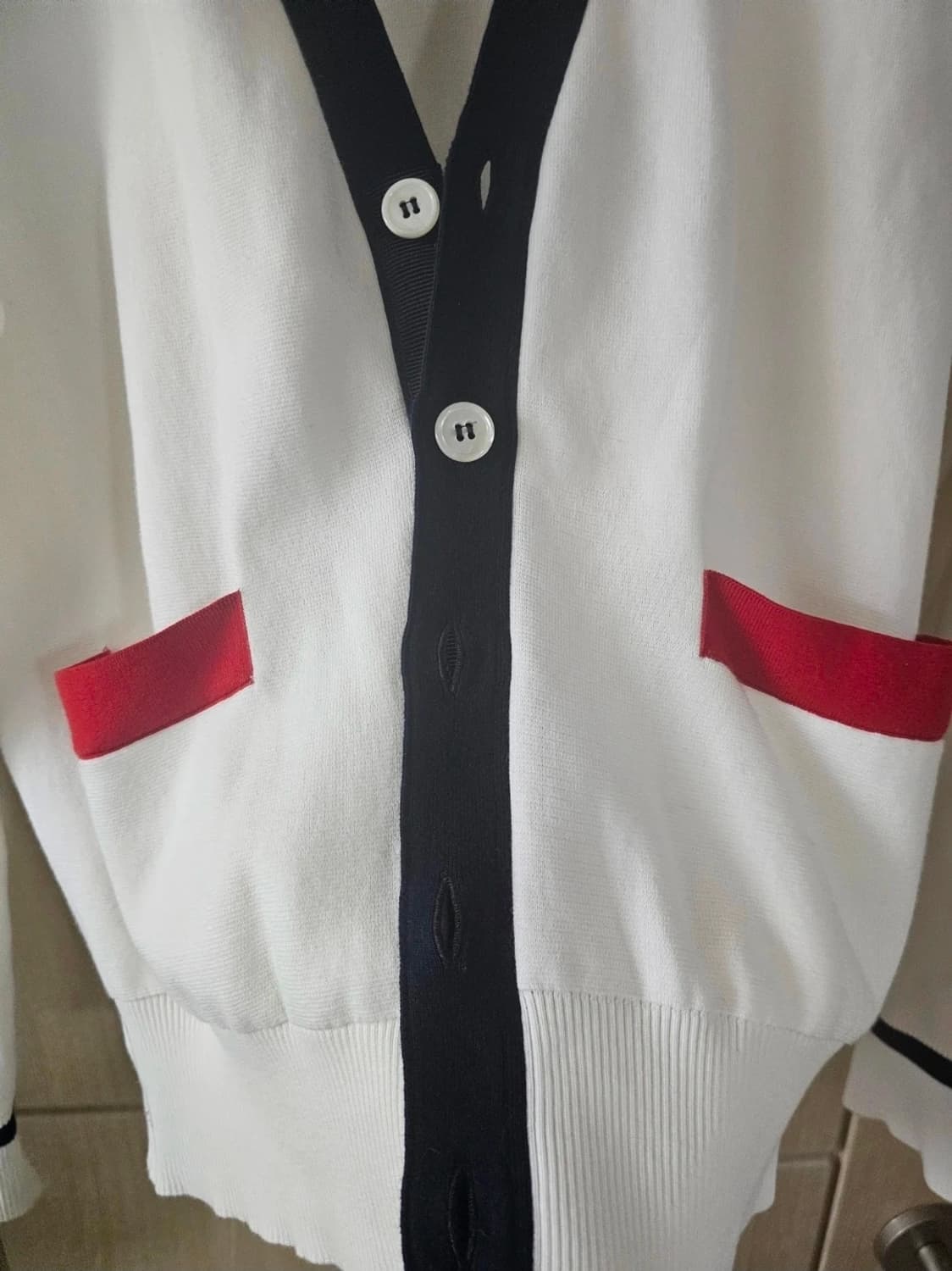 톰브라운 23fw 콘트라스트 v넥 가디건(100/백화점정품) 상품이미지4