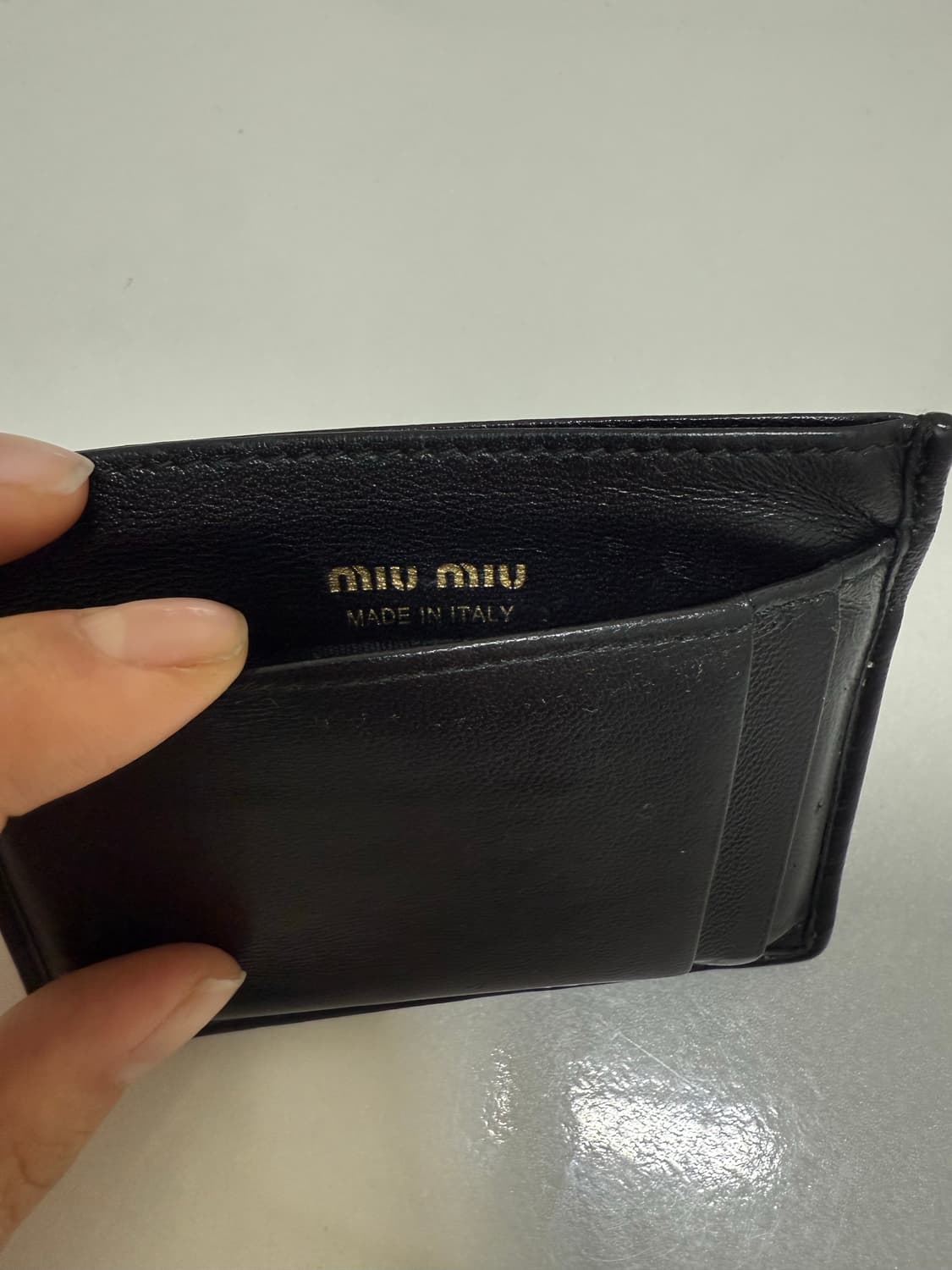 미우미우 마테라쎄 나파 가죽 카드지갑 상품이미지4