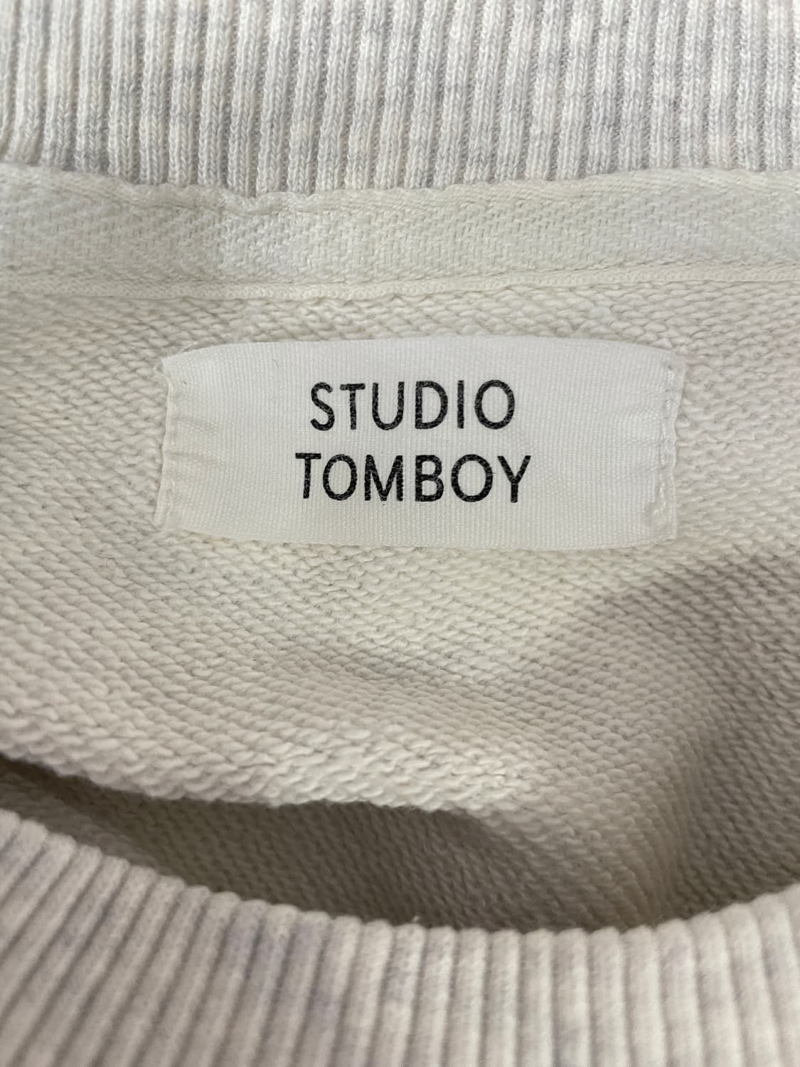 스튜디오 톰보이 MONOCHROME 프린팅 맨투맨 상품이미지9