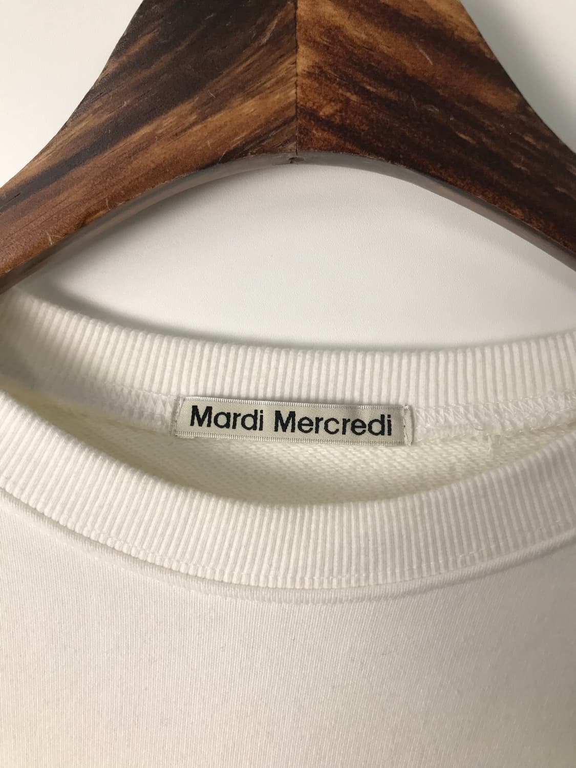 마르디 메크르디 빅로고 화이트 맨투맨 상품이미지5