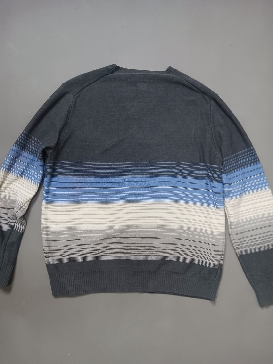 [L] 페리엘리스 그라데이션 브이넥 니트 상품이미지6