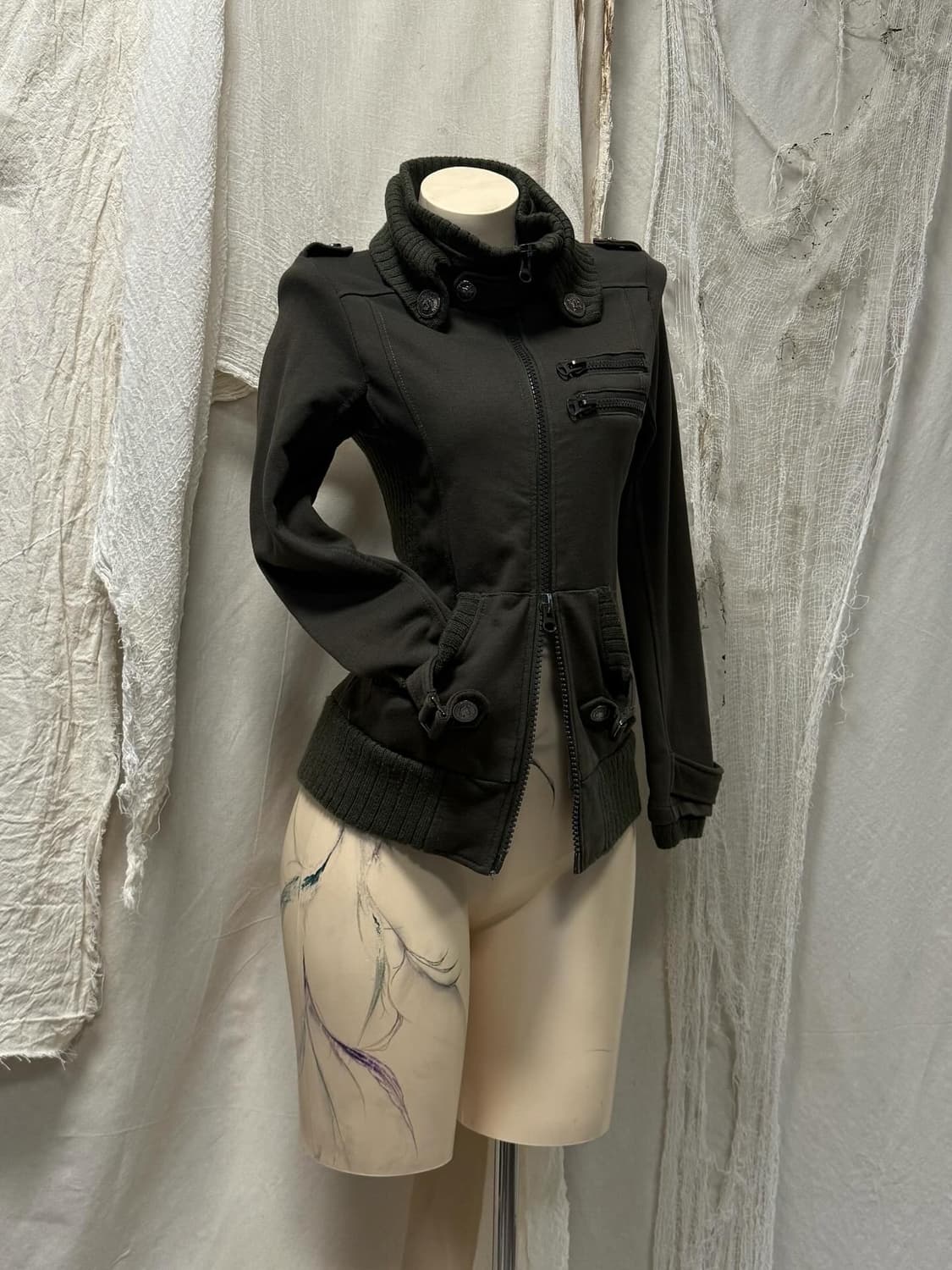 Two way Buckle Detail Zipup 상품이미지1