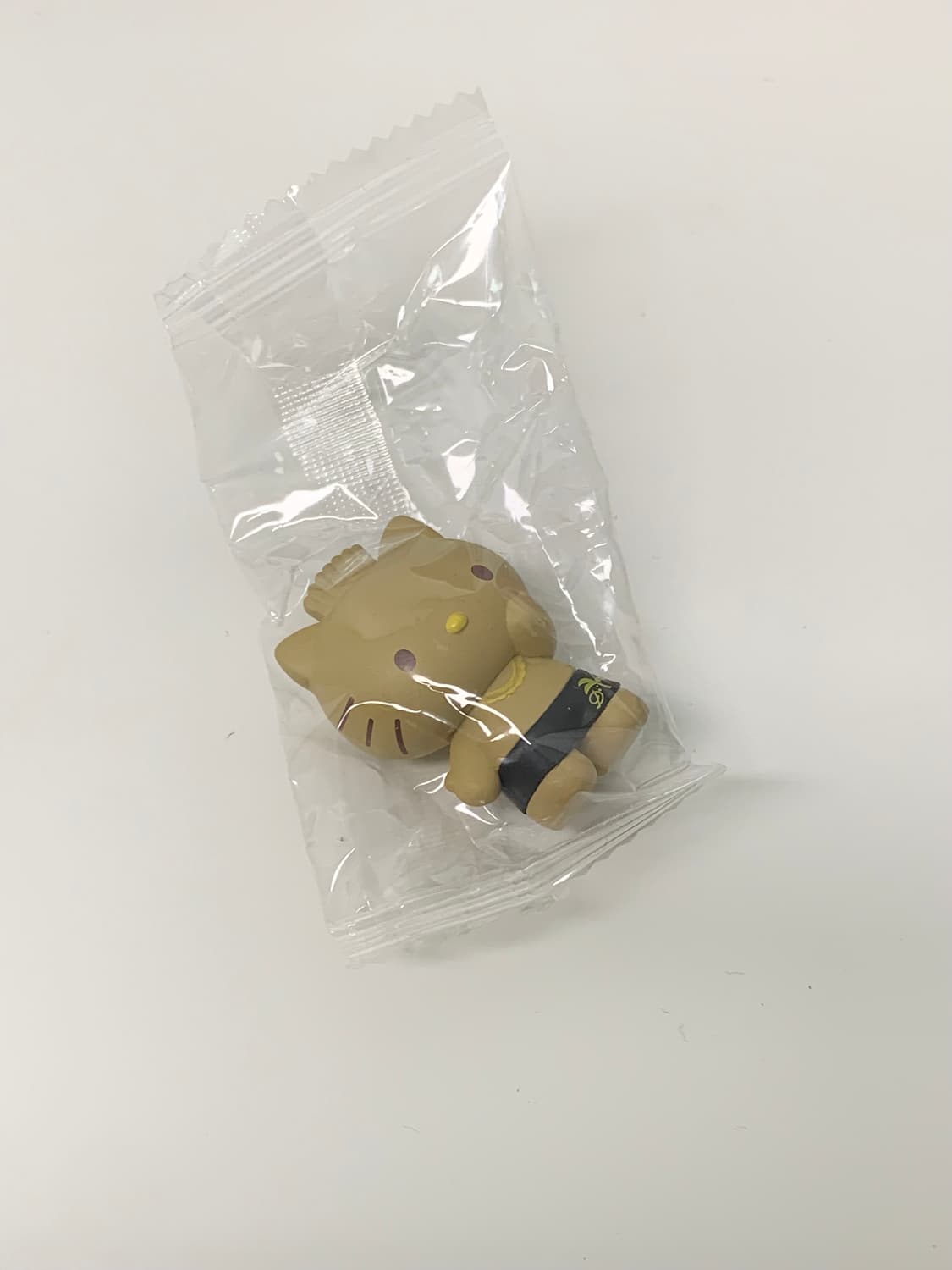 헬로키티 가챠 피규어 태닝키티 태닝다니엘 피규어 가챠 상품이미지1