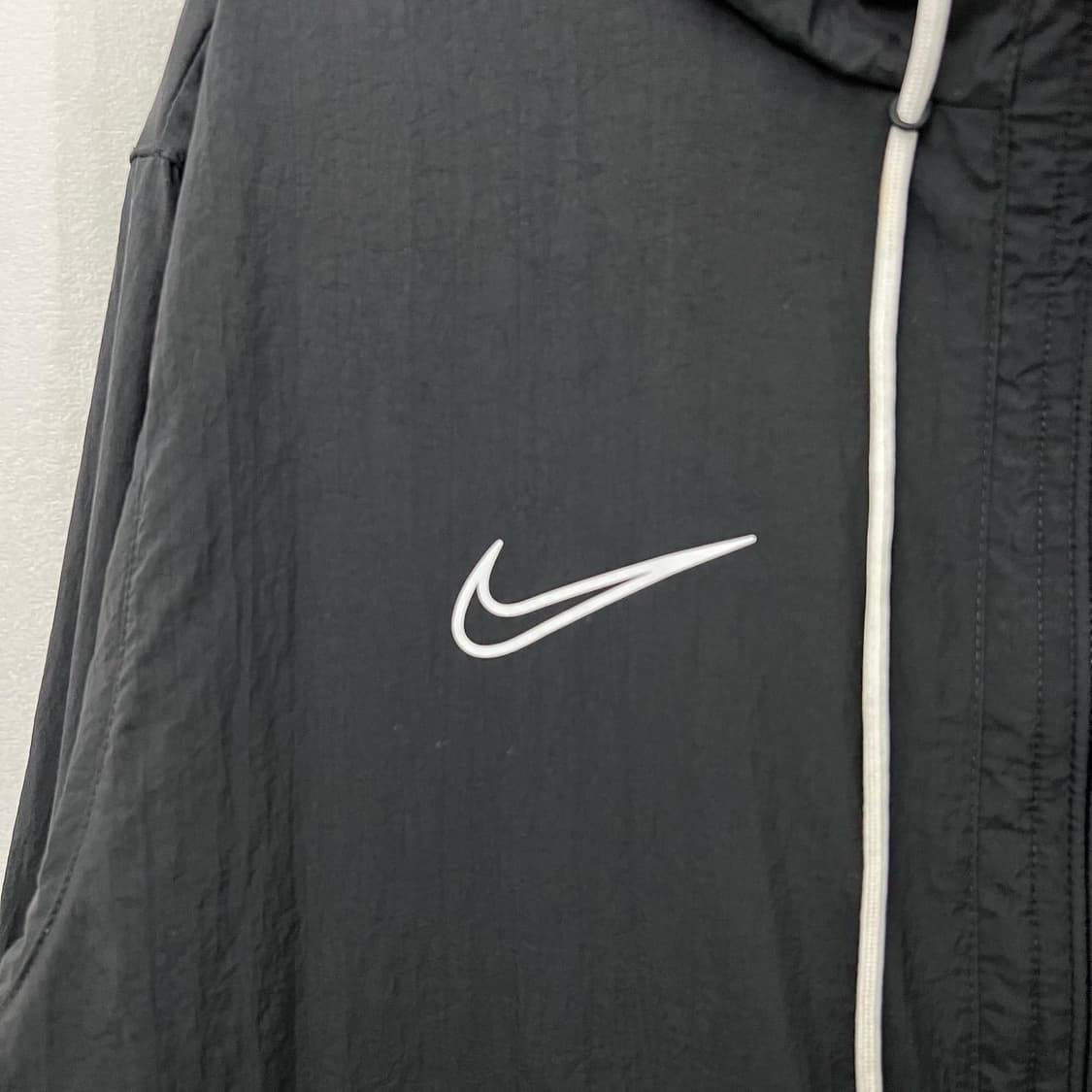 나이키 블랙 라인 스우시 윈드브레이커 상품이미지3