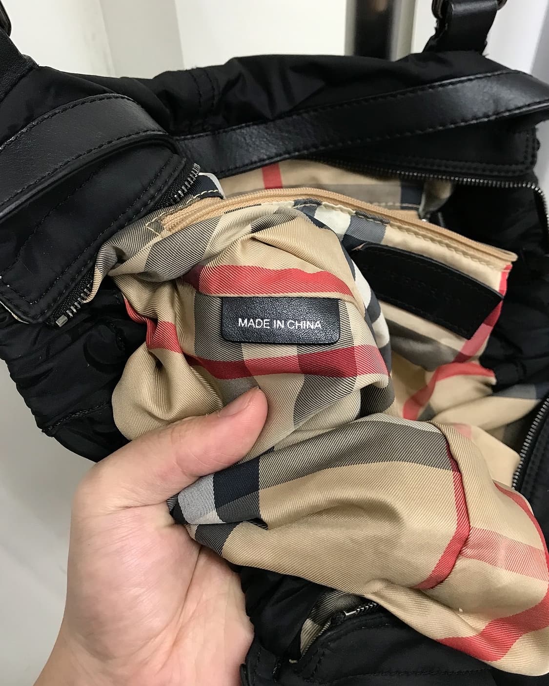 버버리 은장 로고 포코노 쇼퍼백 상품이미지8