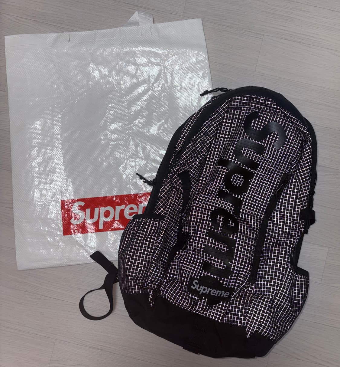슈프림 백팩 24ss 상품이미지1