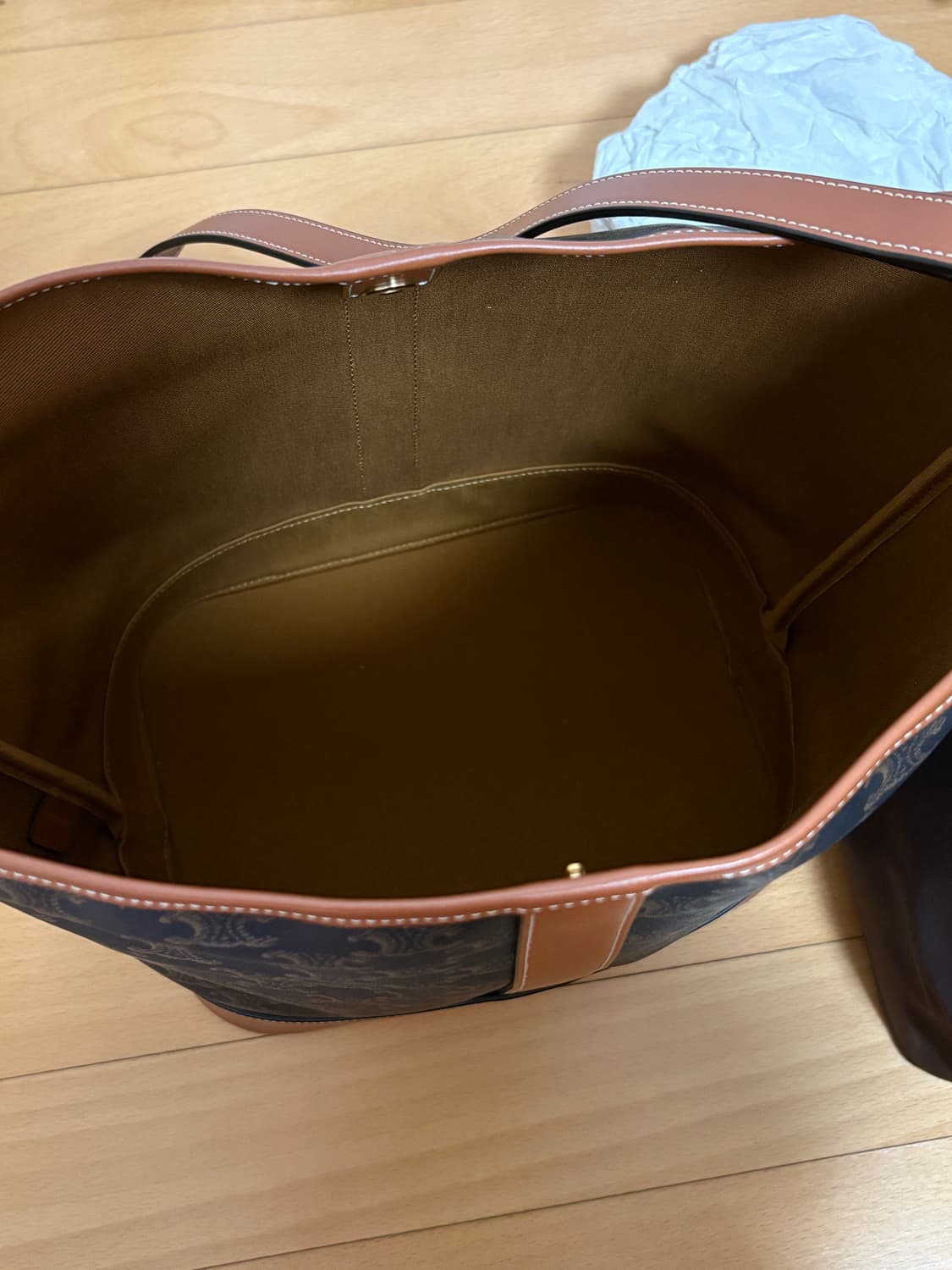 Celine 셀린느 트리옹프 캔버스 버킷 미디엄 상품이미지3