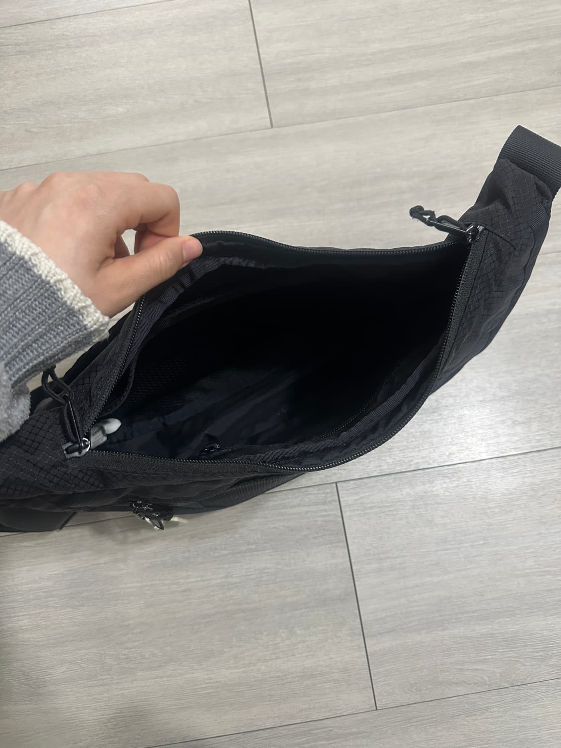 슈프림 스몰메신저백 블랙 22s 상품이미지6