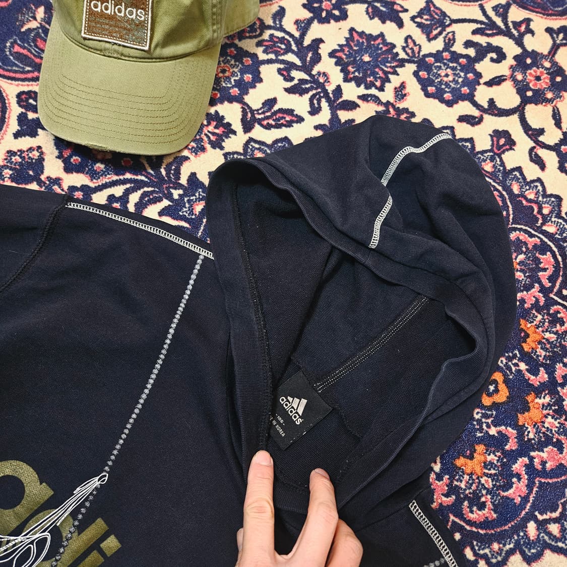 아디다스(Adidas) 올드스쿨 센터로고 코튼 후드 티셔츠 상품이미지3