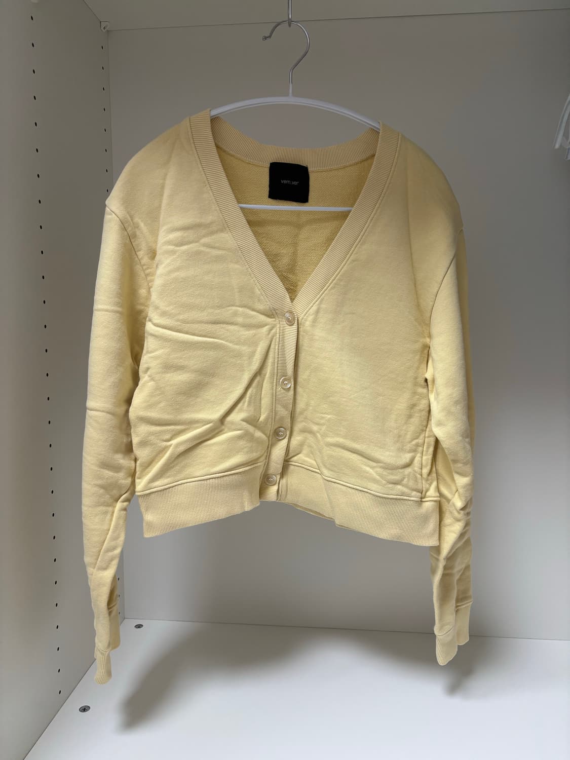 vemver 벰버 노란색 가디건 맨투맨 옐로우 노랑 모리걸 상품이미지1