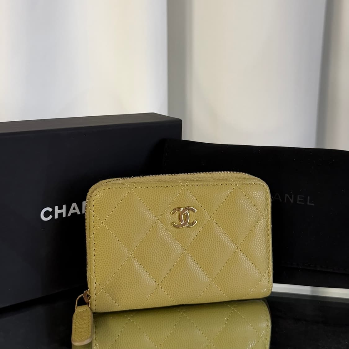 샤넬 클래식 캐비어 지퍼 카드지갑 상품이미지2