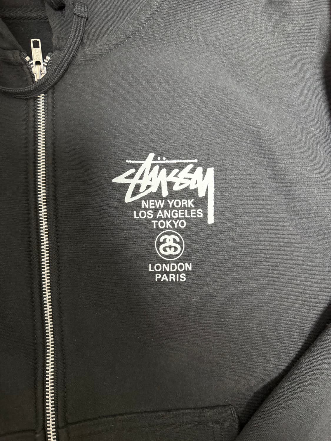 [XL]스투시 월드 투어 후드 집업 블랙 2023 상품이미지3