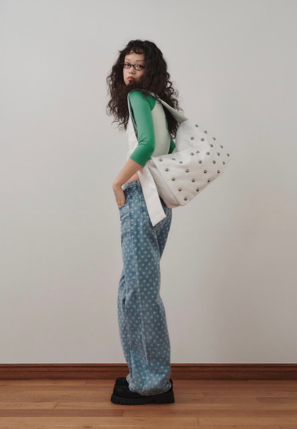 플리즈프로젝트 레더 메신저백 화이트 상품이미지2