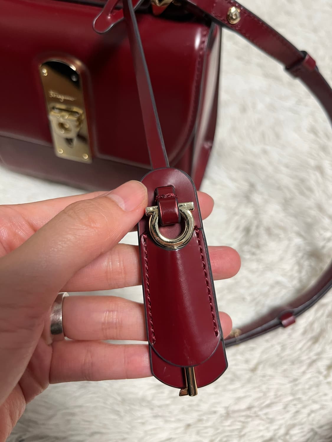 Ferragamo 페라가모 박시즈 스몰백 버건디 상품이미지3