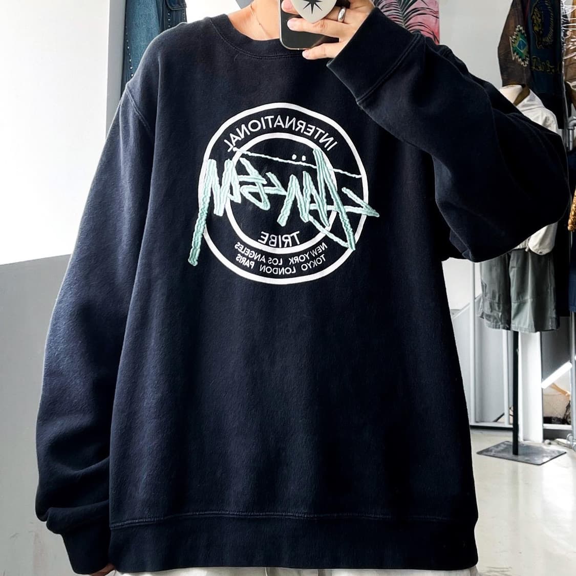 스투시 빅 스탁 인터네셔널 로고 블랙 크루넥 맨투맨 상품이미지1