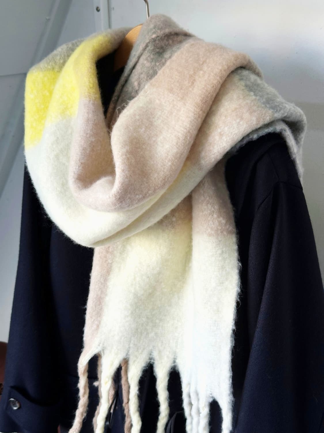 Bold silhouette wide design muffler 상품이미지6