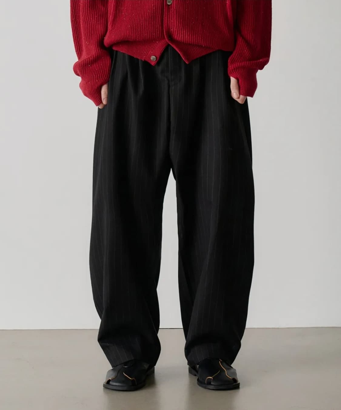 노운 와이드 테이퍼드 팬츠 스트라이프 블랙 상품이미지1