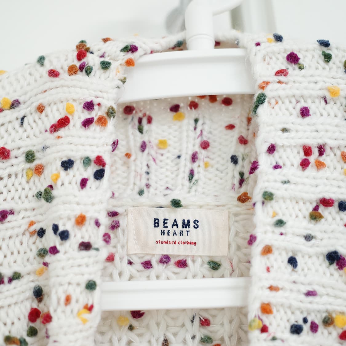 빔즈 하트 컬러 냅 니트 (오프 화이트) 상품이미지4