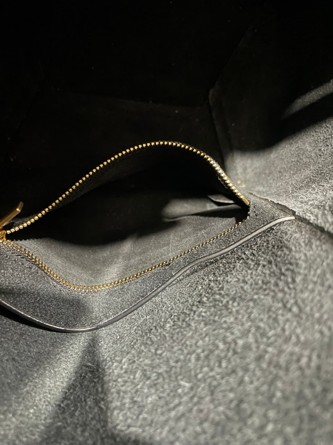 셀린느 상글 스몰 버킷백 블랙 정품 상품이미지9