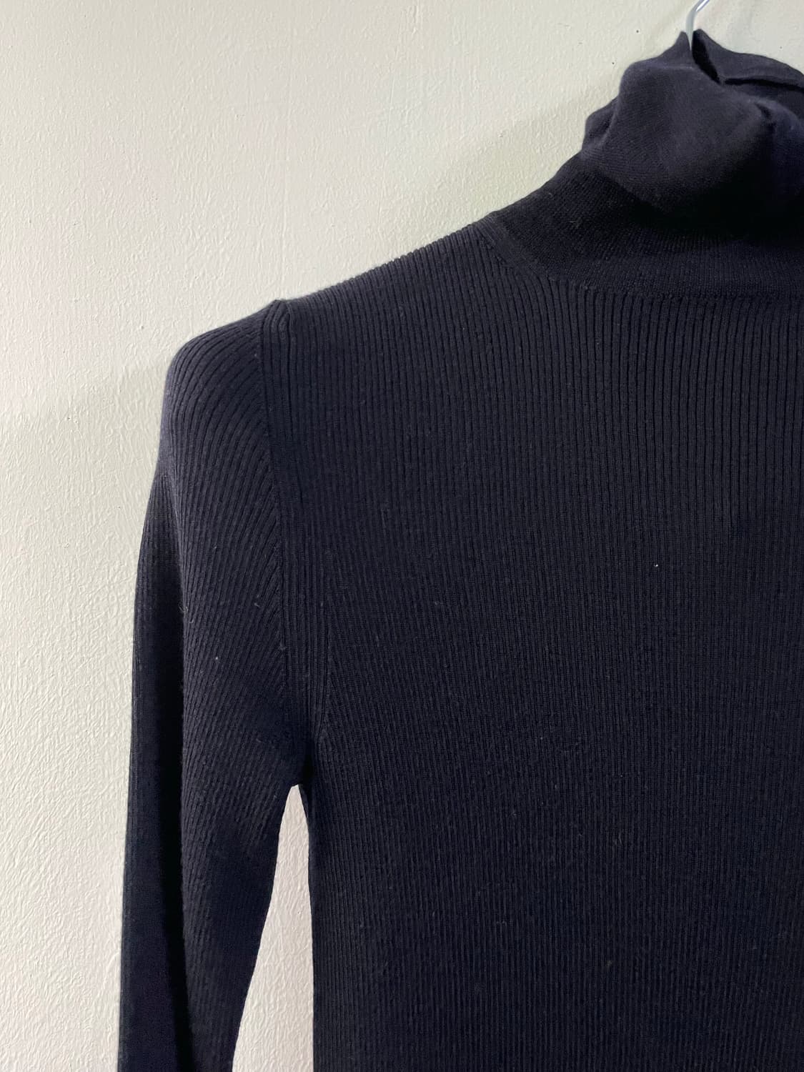 후왓웨어 Flow soft Turtleneck 네이비 새상품(내용필) 상품이미지9