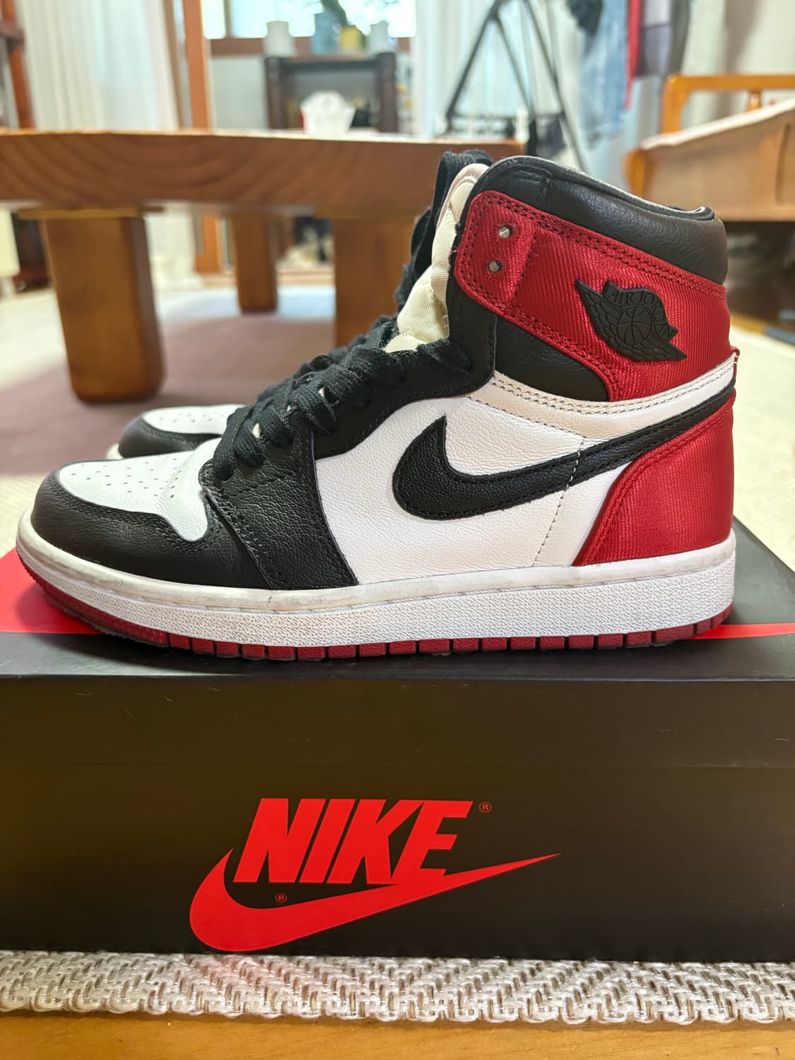 [230] 나이키 조던1 레트로 하이 새틴 블랙토 상품이미지2