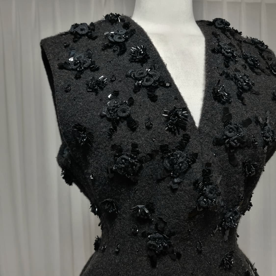 프라다 울100 비즈장식 부클 미니드레스 원피스 (55/40) 상태최상 상품이미지5