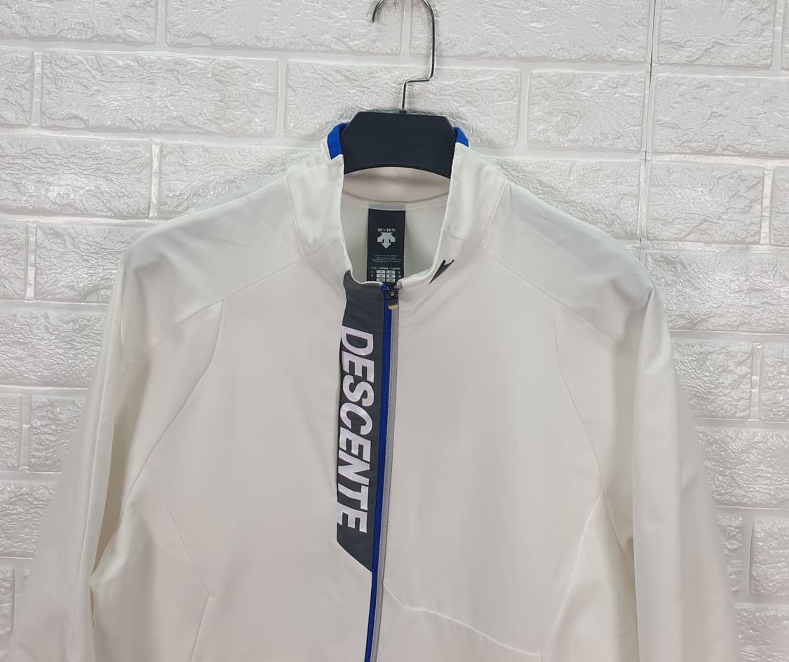 [100]데상트 기능성 트레이닝 자켓 상품이미지4