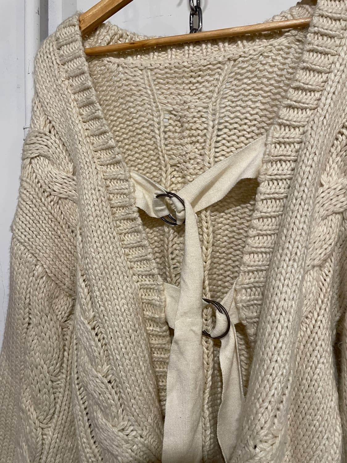 스트랩 버클 디테일 니트 오버핏 가디건 모리 러블리 상품이미지2