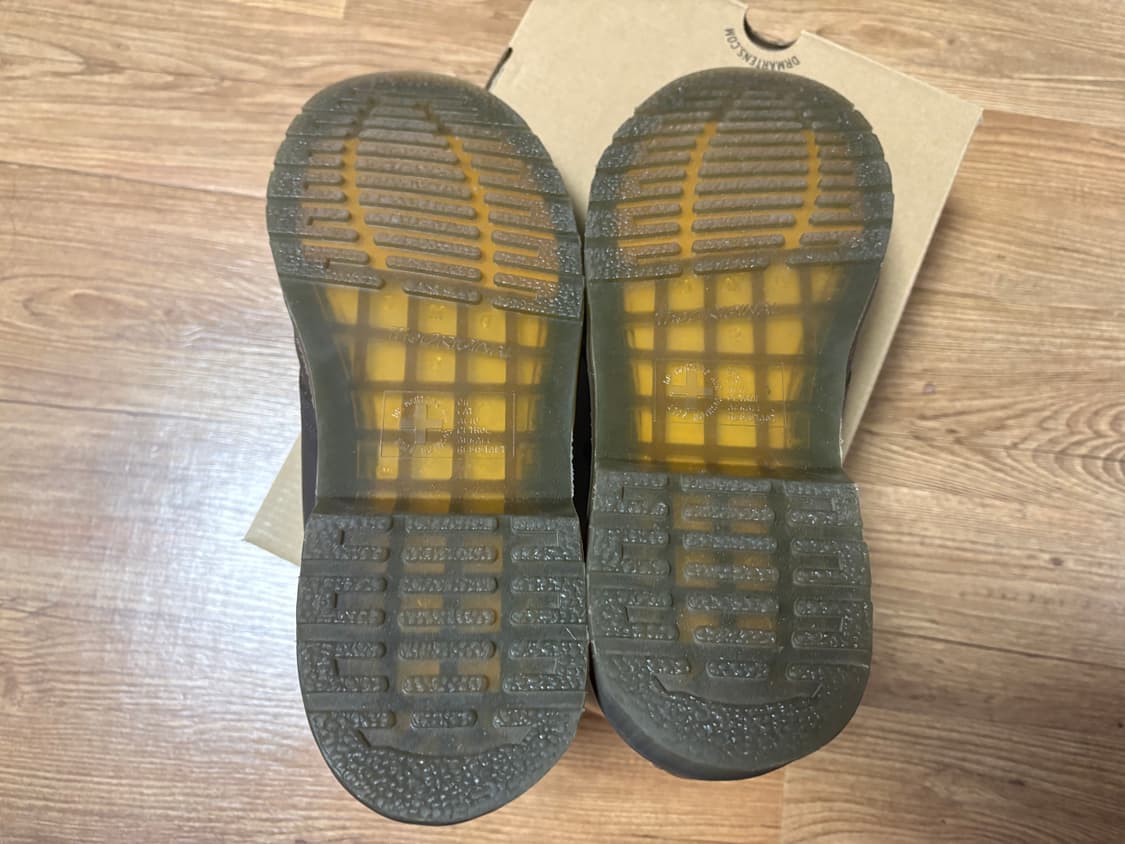 닥터마틴 1461 크레이지호스 다크 브라운 판매합니다. 상품이미지5