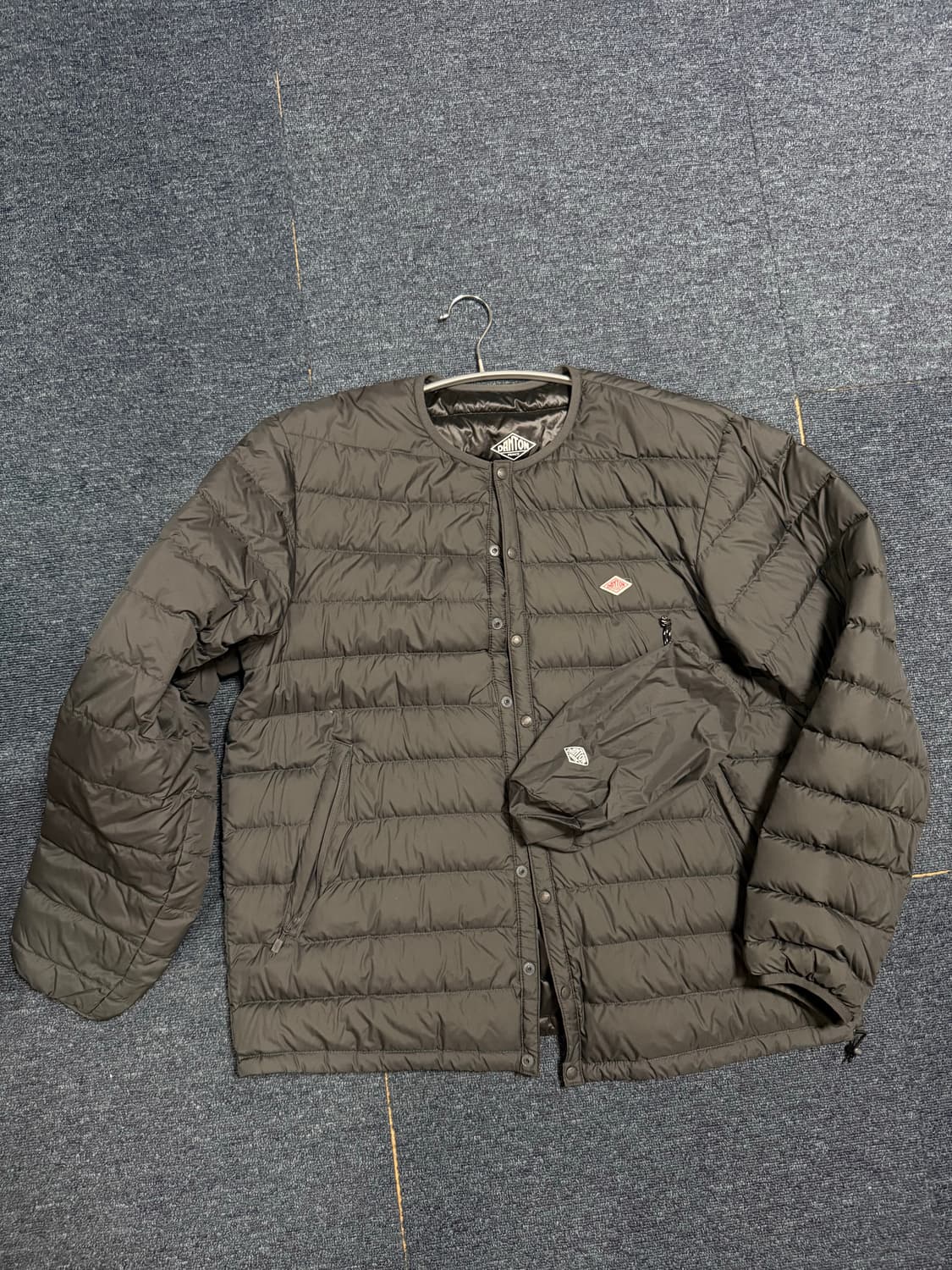 [XXL]단톤 경량 패딩 챠콜색 팝니다. 상품이미지1