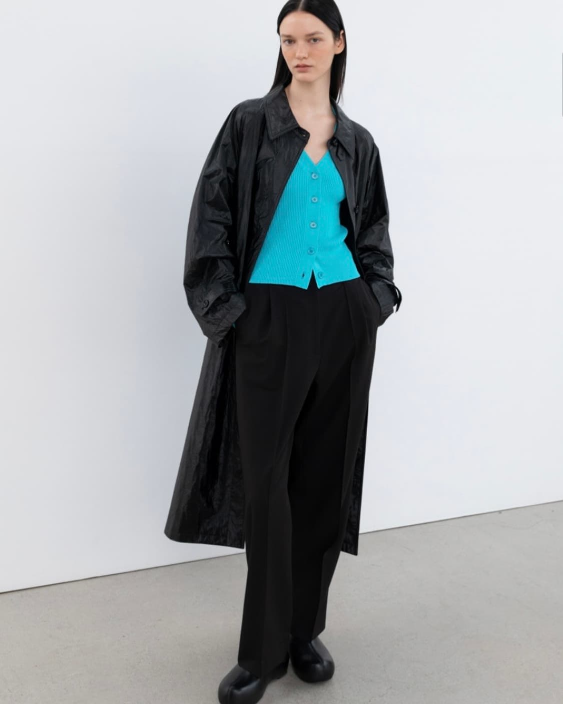 인사일런스 글로시 래글런 트렌치 코트 BLACK 상품이미지4