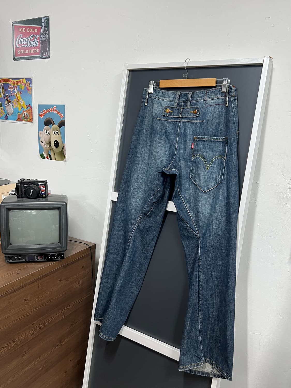 리바이스 엔지니어드 워시드 나팔핏 데님 팬츠 상품이미지1