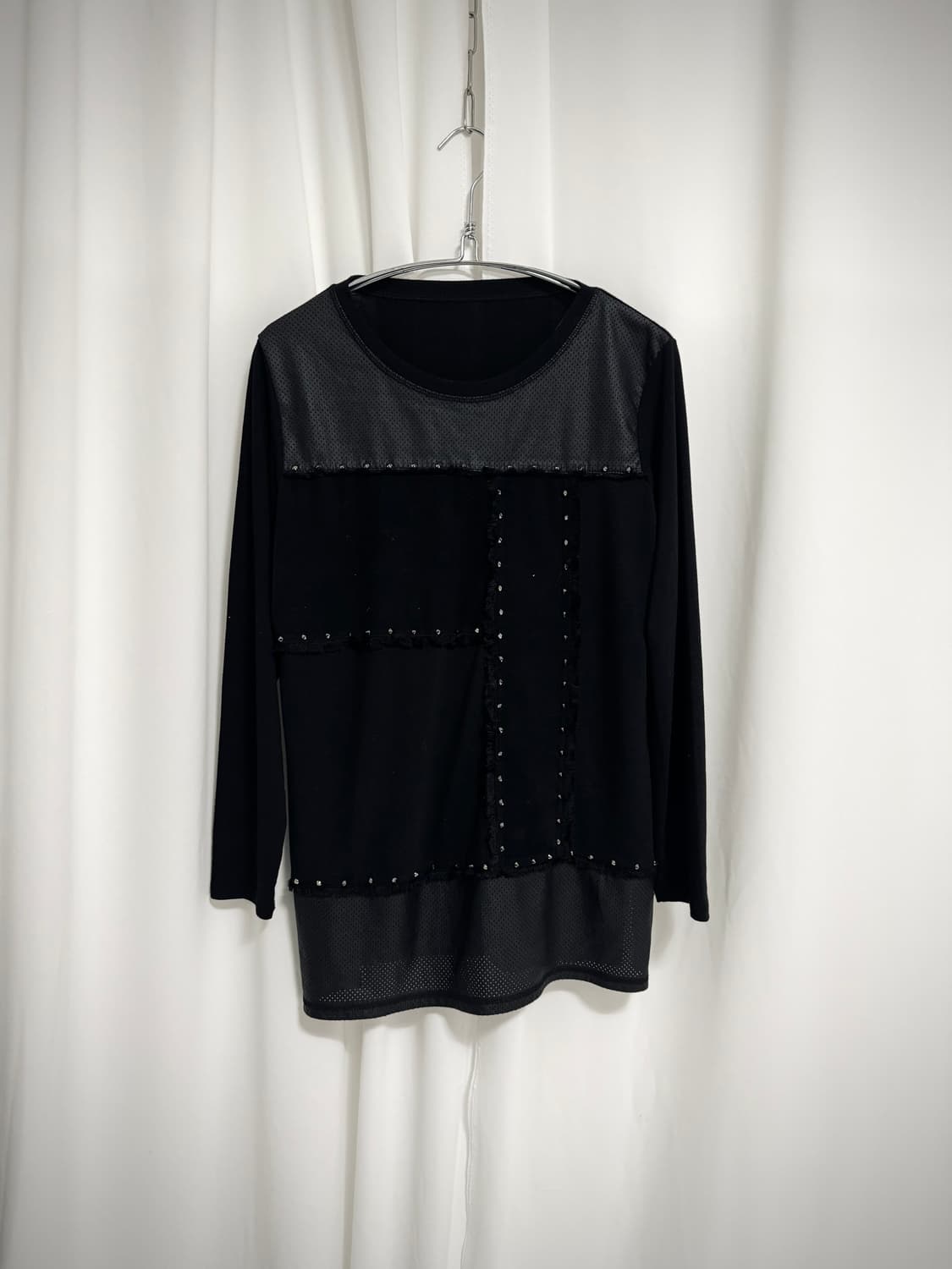 Black stud long sleeve 상품이미지3