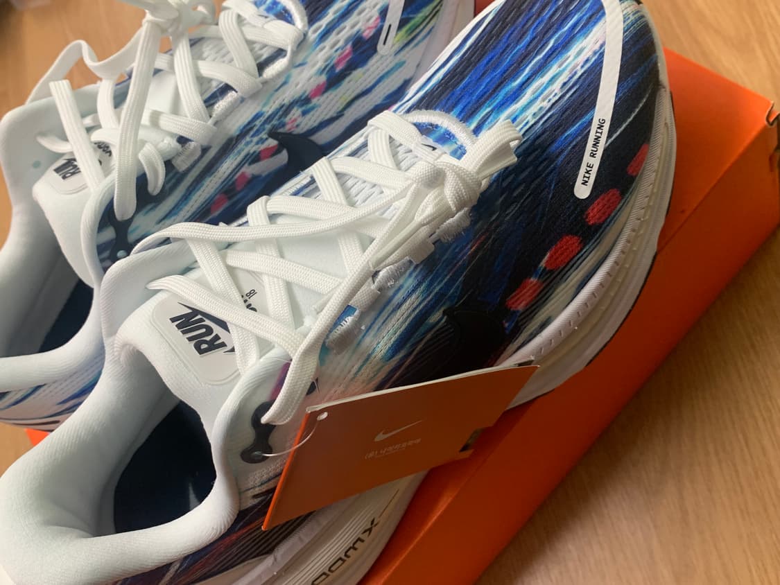 나이키 보메로 18 SE 멀티컬러 화이트 상품이미지1