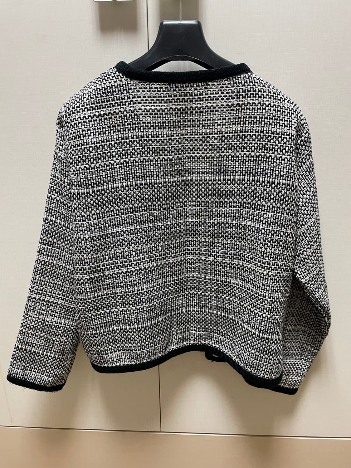 ZISbuy 블랙&화이트 가디건 상품이미지3