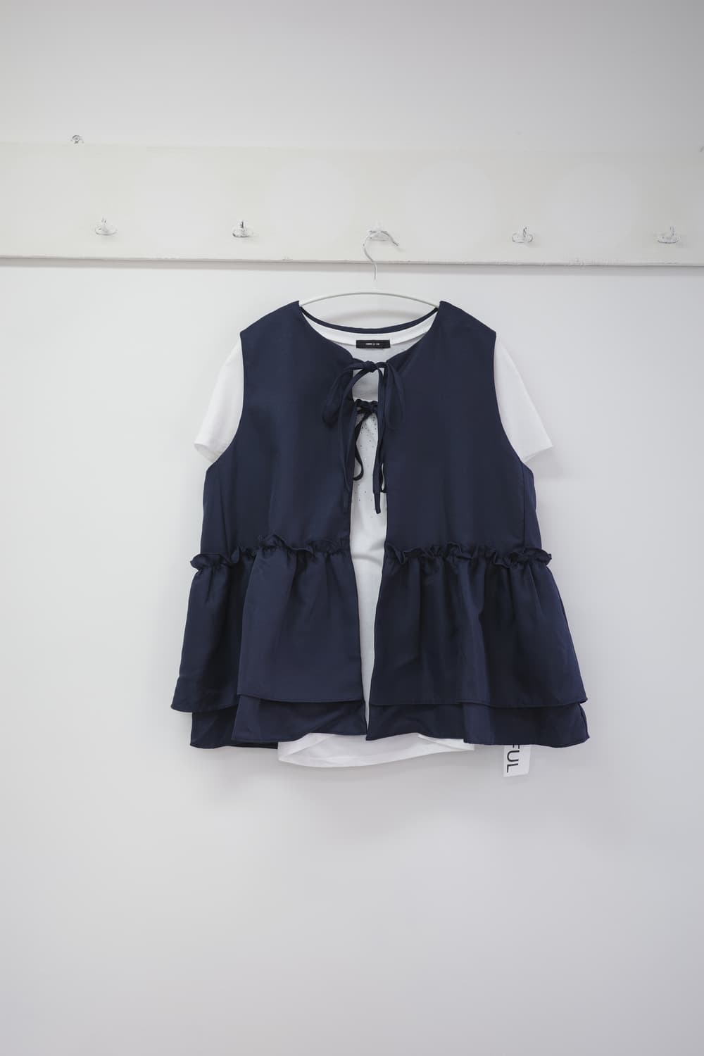 Friful navy frill vest 상품이미지1