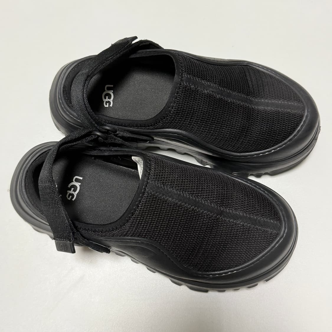 어그 피크모드 메쉬 샌들 240 상품이미지1