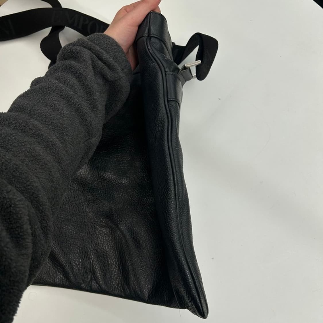 엠포리오 아르마니 레더 블랙 크로스백 상품이미지3